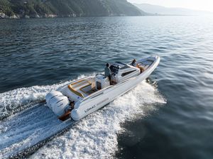 barco inflável com motor de popa 1