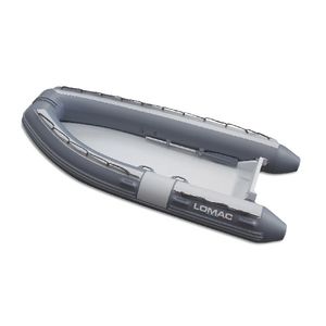barco inflável com motor de popa