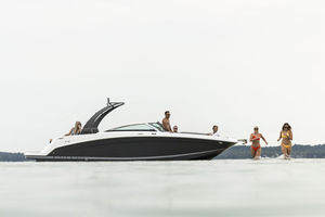 deck-boat com motor de centro