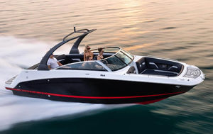 deck-boat com motor de centro