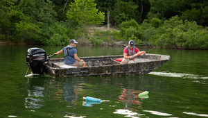 jon boat com motor de popa