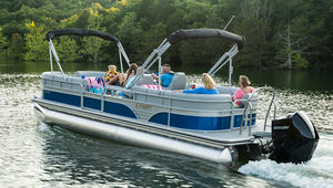 pontoon boat com motor de popa