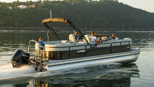 pontoon boat com motor de popa