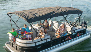 pontoon boat com motor de popa