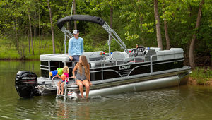 pontoon boat com motor de popa