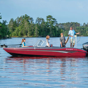 bass boat com motor de popa