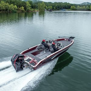 bass boat com motor de popa 1