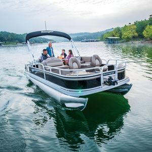 pontoon boat com motor de popa