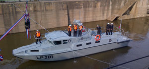 barco profissional barco-patrulha 1