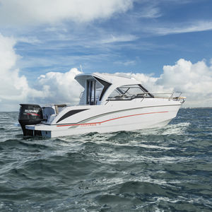 lancha Cabin Cruiser com motor de popa / com casa do leme / máx. 8 pessoas / 2 camas