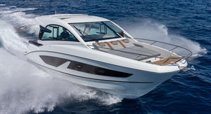 lancha Express Cruiser com motor de popa / bimotor / com hard-top / máx. 8 pessoas
