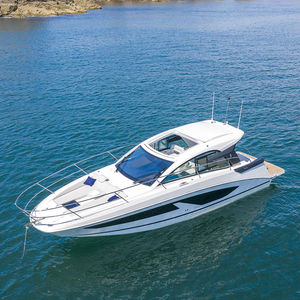 lancha Express Cruiser com motor de centro