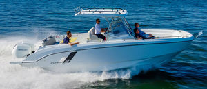 lancha Cabin Cruiser com motor de popa