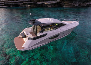 lancha Express Cruiser IPS POD / com hard-top / open