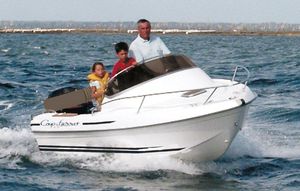 lancha Day Cruiser com motor de popa / open / com console central / máx. 5 pessoas