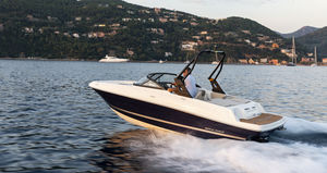 lancha de proa aberta com motor de centro / com console dupla / bowrider / para esqui aquático