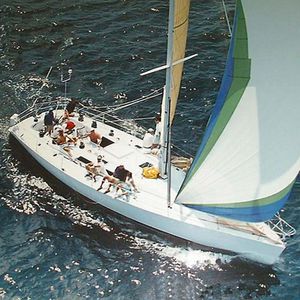 monocasco / de cruzeiro e regata / 2 cabines / gurupés