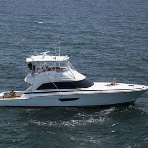 iate a motor de cruzeiro / de pesca esportiva / com flybridge / com casco de deslocamento