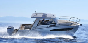 lancha Express Cruiser com motor de popa