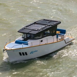 lancha Express Cruiser com motor de centro 1