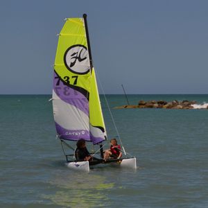 catamarã esportivo de lazer