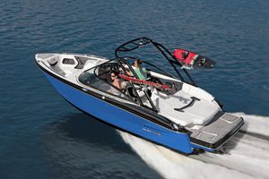 lancha de proa aberta com motor de centro / com console dupla / bowrider / para esqui aquático