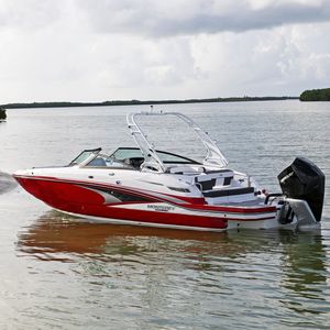 deck-boat com motor de popa