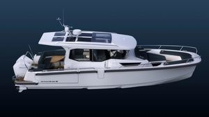 lancha Express Cruiser com motor de centro 1