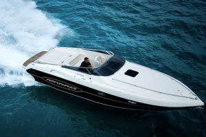 lancha Express Cruiser com motor de centro