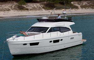 lancha Express Cruiser IPS POD / bimotor / com flybridge / máx. 12 pessoas