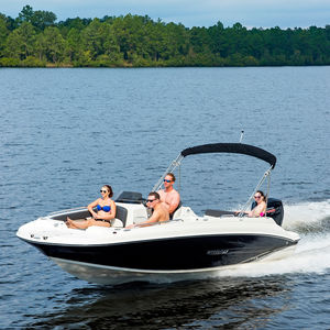 deck-boat com motor de popa
