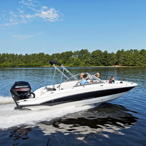deck-boat com motor de popa