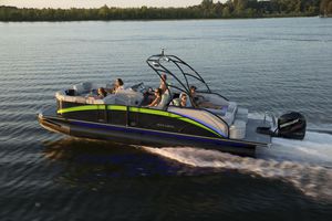 pontoon boat com motor de popa