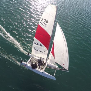 catamarã esportivo de lazer