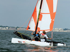 catamarã esportivo de lazer