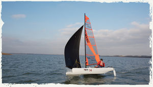 catamarã esportivo de lazer