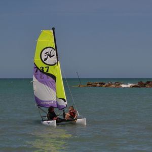 catamarã esportivo de lazer