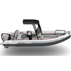 barco inflável com motor de popa / semirrígido / com console central / para pesca