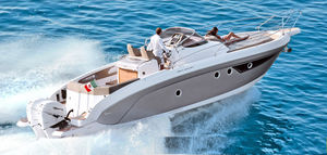 lancha Express Cruiser com motor de popa / bimotor / open / com console central