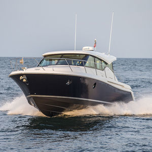 lancha Express Cruiser a diesel