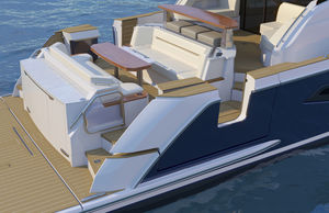 lancha Express Cruiser com motor de popa