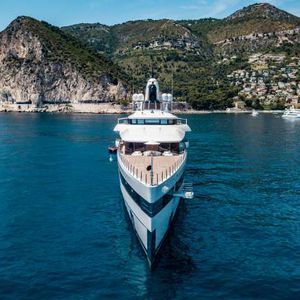 mega-iate de cruzeiro / com casa do leme / com flybridge / com heliporto