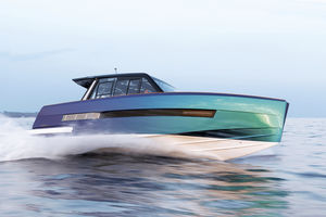 lancha Express Cruiser com motor de centro / bimotor / com hard-top / com casa do leme