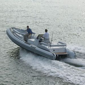 barco inflável com hidrojato