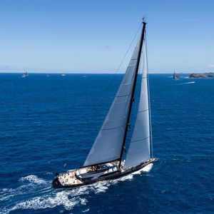 super iate à vela de luxo de cruzeiro rápido / de regata / com deck saloon / em carbono