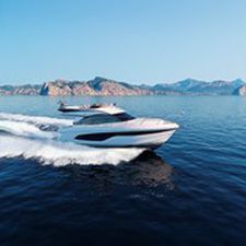 lancha Express Cruiser com motor de centro / bimotor / com flybridge / de cruzeiro