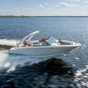 lancha de proa aberta com motor de centro / com console dupla / bowrider / para esqui aquático