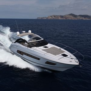 lancha Express Cruiser com motor de centro / a diesel / com casco de deslocamento / soft-top