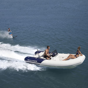 barco inflável com hidrojato / semirrígido / com console lateral / esportivo
