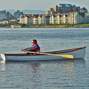 barco a remo de regata / single skiff